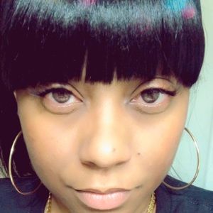 Meet your Posher, Ebony